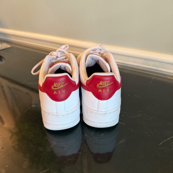 Nike Air Force 1 '07 Women's Sneakers White with Red, Size 7.5 - Picture 2 of 5